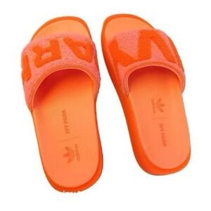 Beyoncé's New Ivy Park x
Adidas Collection .Solar orange
Slides.